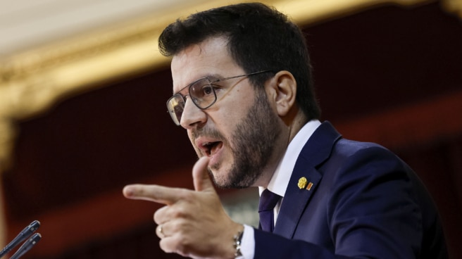 Aragonès, gorrón de feria en el Senado El presidente de la Generalitat, Pere Aragonés interviene en la Comisión General de las Comunidades Autónomas que se celebra en el Senado, este jueves.