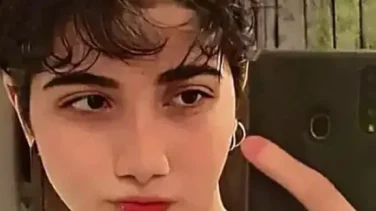 En muerte cerebral la iraní de 16 años Armita Geravand tras ser agredida por llevar el velo mal colocado