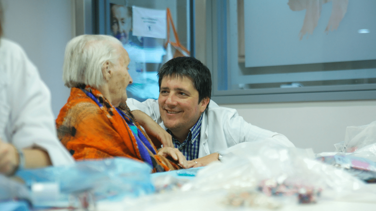 Desde 2008, Fundación "la Caixa" ofrece acompañamiento a los pacientes de enfermedades avanzadas, así como recursos para familiares y profesionales.