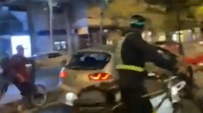 Imagen del atropello a los ciclistas en la calle Alberto Aguilera, en Madrid
