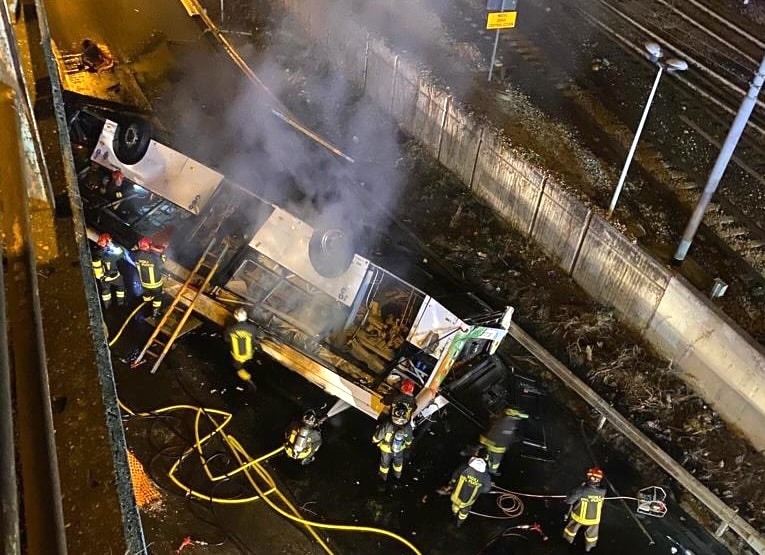 Imágenes del autobús accidentado en Mestre (Venecia)