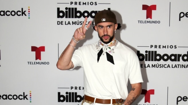 El cantante puertorriqueño Bad Bunny posa en la alfombra azul de los Premios Billboard de la Música Latina