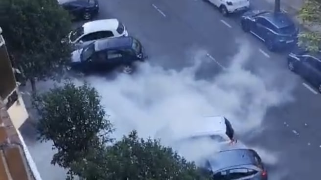 Batalla campal entre ultras del Alavés y el Betis: un detenido y varios heridos en Vitoria Captura del vídeo del enfrentamiento entre ultras del Betis y el Alavés