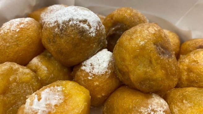 Buñuelos de viento, dulce típico de la festividad de Todos los Santos Buñuelos de viento, dulce típico de la festividad de Todos los Santos