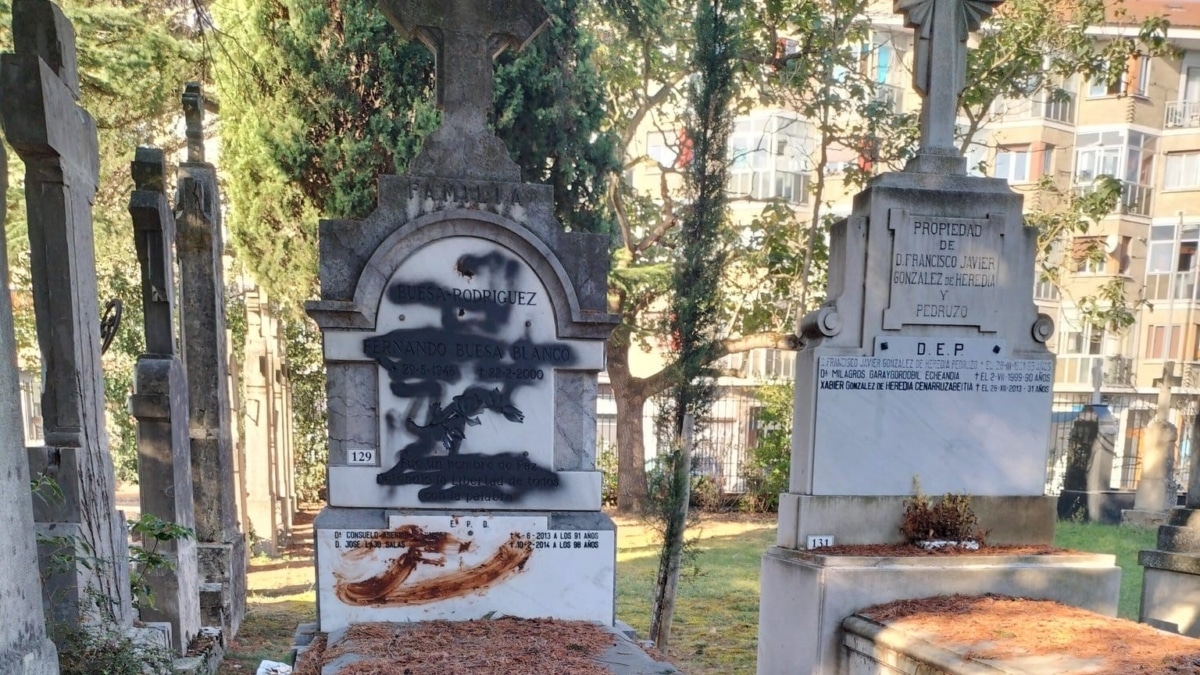 Atacan con heces y pintura la tumba de Fernando Buesa, asesinado por ETA