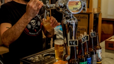 Indemnización de 130.000 euros por perder un ojo tras explotarle una botella de cerveza