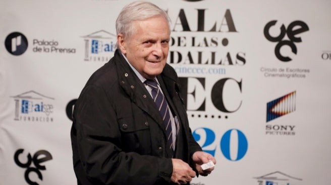 Carlos Pumares en 2020, cuando recibió la medalla del Círculo de Escritores Cinematográficos. Carlos Pumares en 2020, cuando recibió la medalla del Círculo de Escritores Cinematográficos.