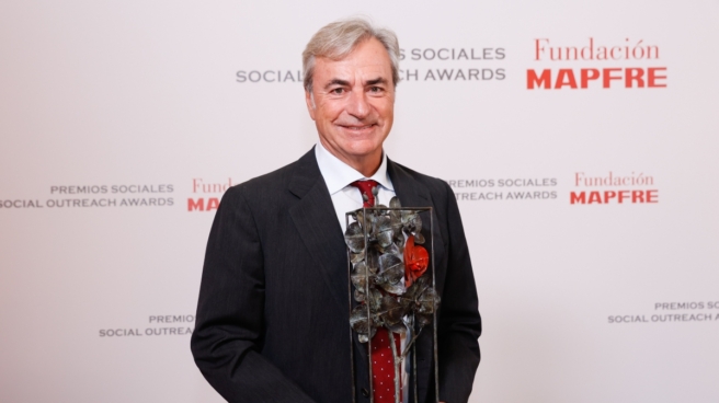 Carlos Sainz Cenamor tras ser galardonado con el ‘Premio a Toda una Vida Profesional Jose Manuel Martínez Martínez’ 2023 por la Fundación MAPFRE Carlos Sainz Cenamor
