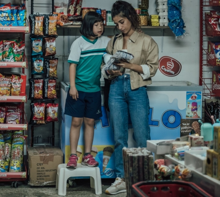'Chinas', la película en la que los migrantes hacen de actores para contar sus propias historias