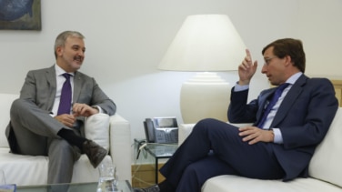 Collboni completa el regreso de Barcelona a la vida institucional con una visita a Almeida