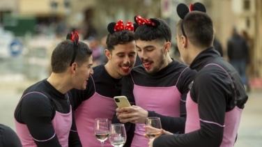 Multas de hasta 750 euros: Sevilla sancionará determinadas indumentarias en las despedidas de soltero