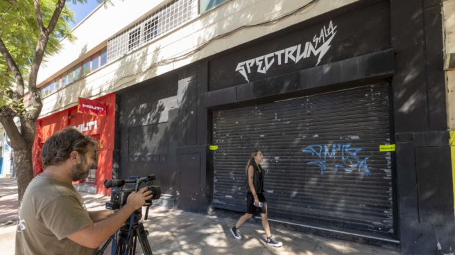 El Ayuntamiento de Murcia precinta tres nuevas discotecas por orden de cierre Fachada de la sala Spectrum de Murcia precintada por el Ayuntamiento de Murcia. El Ayuntamiento de Murcia
