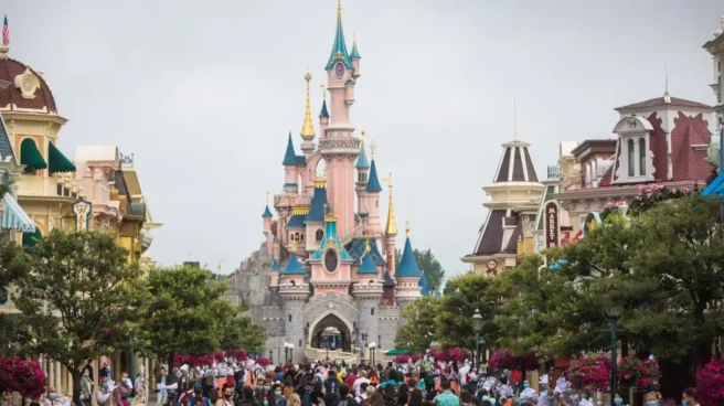 Un tren que llevaba eurodiputados a Estrasburgo acaba por error en Disneyland París Un tren que llevaba eurodiputados a Estrasburgo acaba por error en Disneyland París