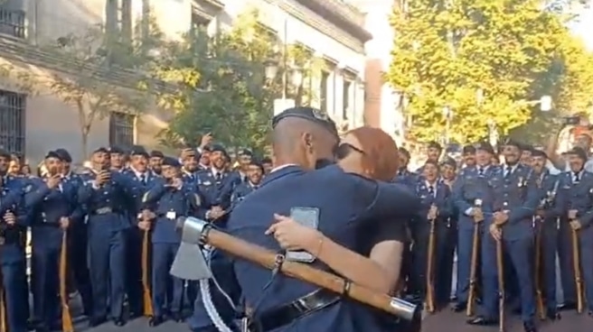 Un soldado pide matrimonio el día del 12 de octubre Un soldado pide matrimonio el día del 12 de octubre