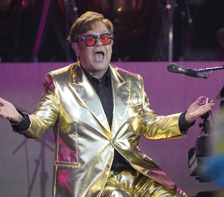 Hablando de Elton John: un hombre, un cohete y un piano