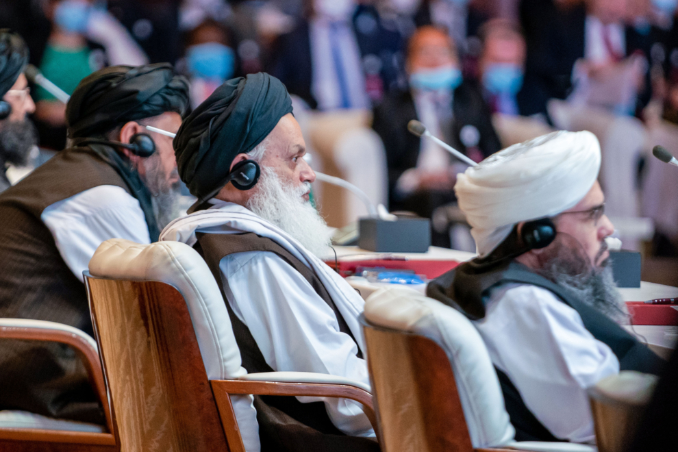 Miembros de la delegación de los talibanes en las negociaciones de paz en Doha en 2020.