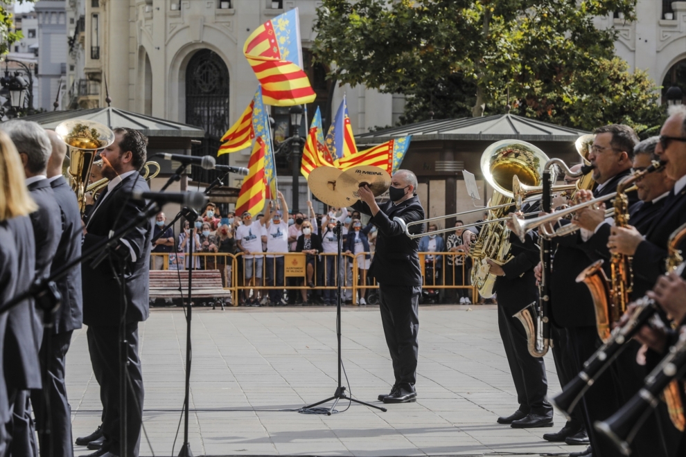Una orquesta interpreta el Himno Regional durante la Procesión Cívica con motivo del Día de la Comunidad Valenciana, que se celebra el 9 de octubre
