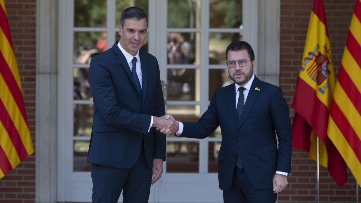 El presidente del Gobierno, Pedro Sánchez, y el president de la Generalitat, Pere Aragonès en La Moncloa