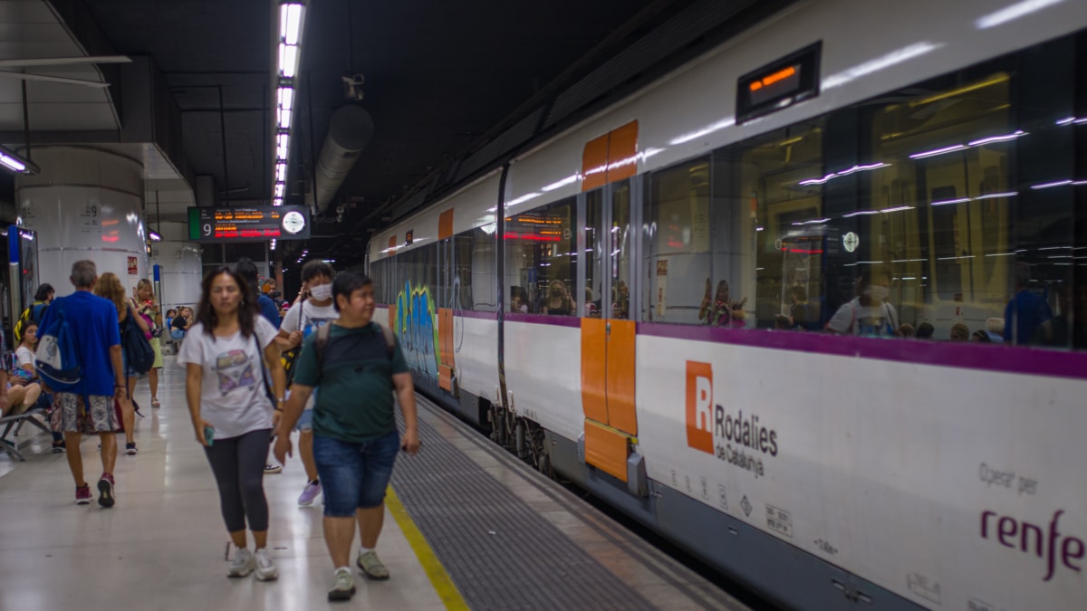 Servicio de Rodalies en la estación de Sants de Barcelona.