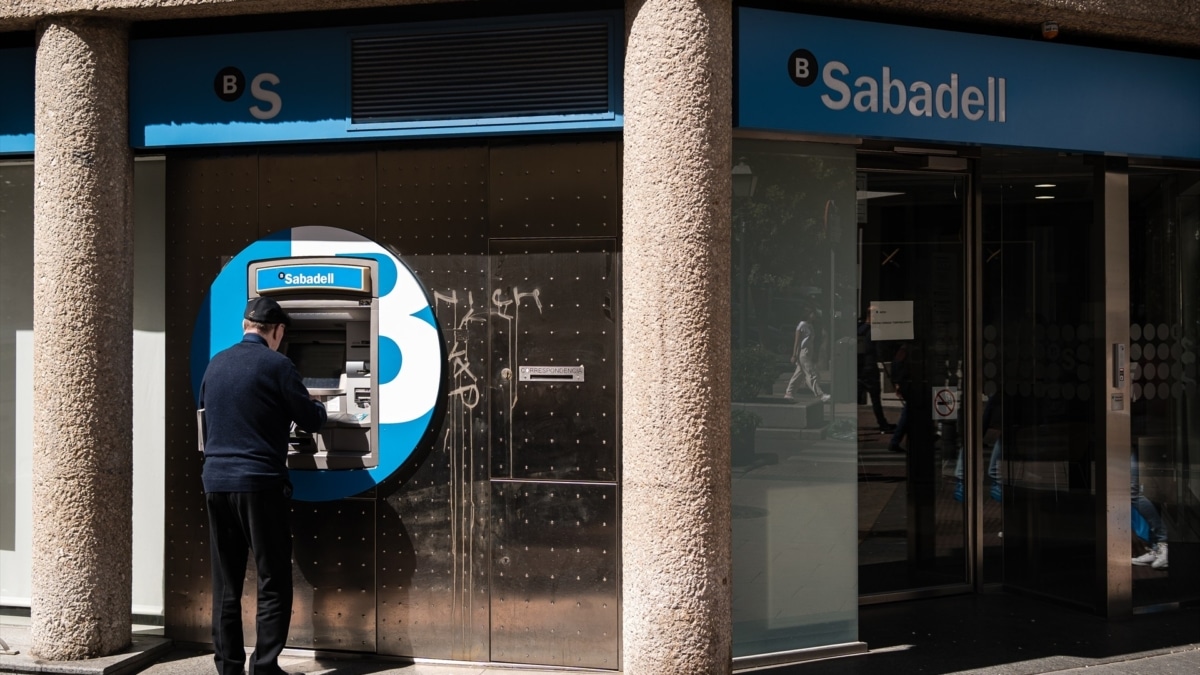 Sabadell aviva la 'guerra' del pasivo y extiende hasta final de enero la remuneración promocional del 6% de su cuenta online