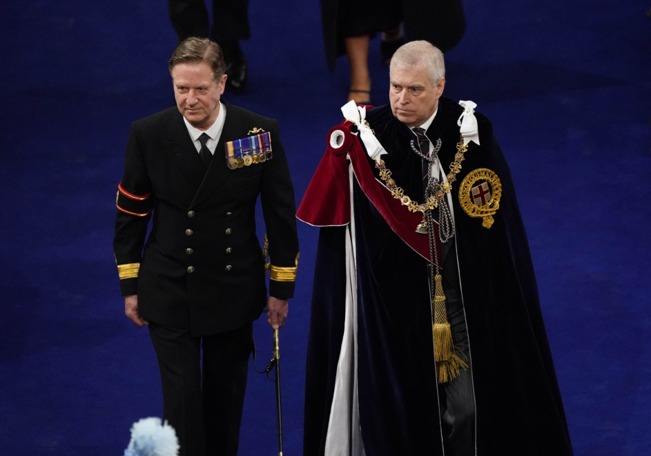El príncipe Andrés a su llegada a Westminster para la coronación de Carlos III