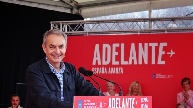 El expresidente del Gobierno José Luis Rodríguez Zapatero, durante un acto de campaña del PSOE, a 20 de julio de 2023, en Gijón, Asturias (España). Zapatero ha participado en en este acto con militantes del PSOE como parte de la campaña electoral para las elecciones generales del próximo 23 de julio. Xuan Cueto / Europa Press (Foto de ARCHIVO) 20/7/2023