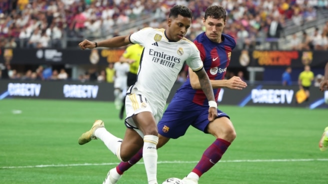 Rodrygo y Christensen, hoy, durante el Clásico de LaLiga EA Sports entre Barcelona y Real Madrid Barcelona-Real-Madrid-directo-clasico