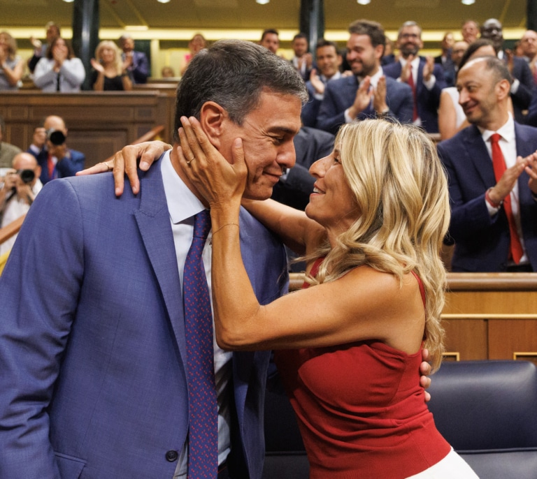 PSOE y Sumar sellan su acuerdo que incluye la reducción de la jornada laboral y la prórroga del impuesto a la banca