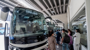 El transporte de viajeros se prepara para subidas de precios por el fin de las ayudas y la crisis de los carburantes