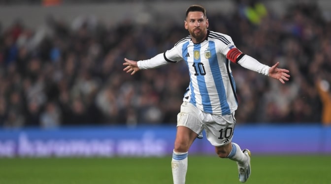 Messi al ex del Barcelona que le escupió: «No sé ni quién es»