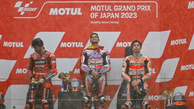 Jorge Martín, Bagnaia y Marc Márquez en el podio tras el Gran Premio de Japón de MotoGP Jorge Martín, Bagnaia y Marc Márquez