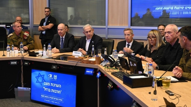 Benjamin Netanyahu preside el gabinete de seguridad de su gobierno.