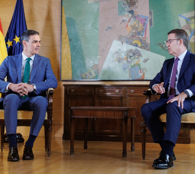 Sánchez acusa a Feijóo de "faltar al Rey" y le pide "contención en su intento de agitar la calle" y que no "use" el 12-O