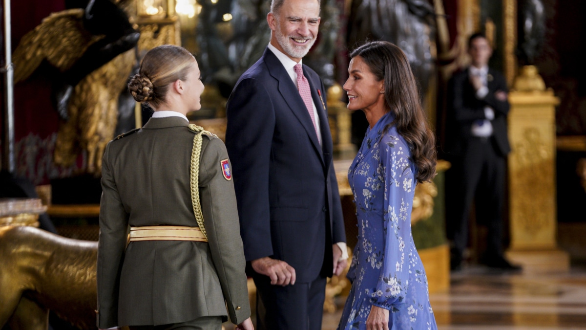 La princesa Leonor, la Reina Letizia y el Rey Felipe VI durante una recepción con motivo del Día de la Fiesta Nacional de España