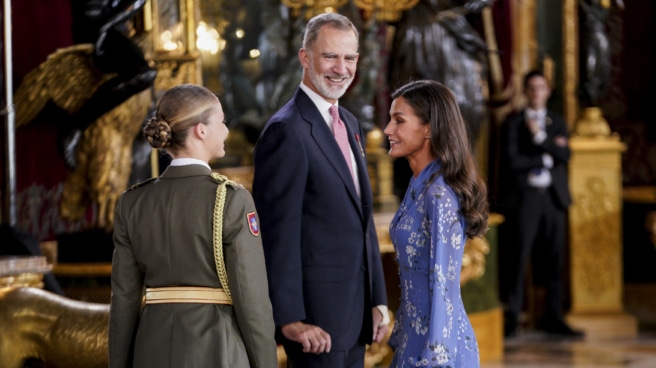 Cortes de tráfico: así se prepara Madrid para la jura de la Constitución de la princesa Leonor La princesa Leonor, la Reina Letizia y el Rey Felipe VI durante una recepción con motivo del Día de la Fiesta Nacional de España