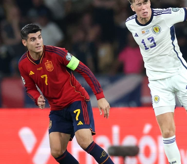 España le devuelve el 2-0 a Escocia y acaricia la clasificación para la EURO
