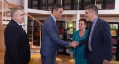 AVT y Covite tildan de "infamia" la foto de Sánchez con Bildu y que no se le pida condenar la violencia