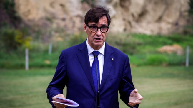 EuropaPress_5506428_lider_psc_salvador_illa_ofrenda_floral_tumba_expresidente_generalitat_lluis