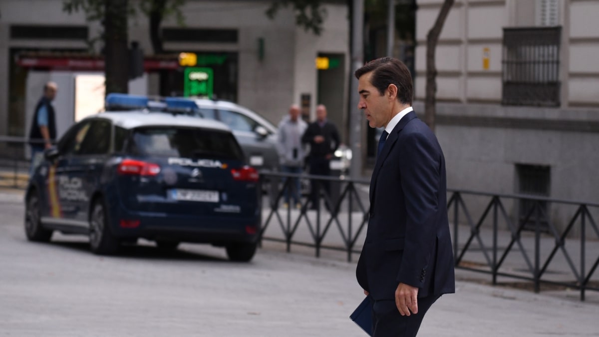 El presidente de BBVA, Carlos Torres, a su llegada a declarar a la Audiencia Nacional por el ‘caso Villarejo’, a 16 de octubre de 2023, en Madrid (España).