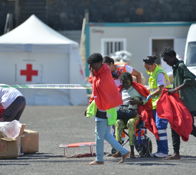 Más de 20 migrantes mueren en un cayuco localizado al sur de Tenerife