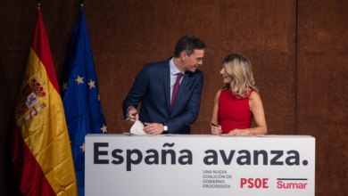 PSOE y Sumar se conjuran para "cuatro años más": rebaja de la jornada laboral, tipo mínimo del 15% sobre el resultado contable o prórroga de la tasa a la banca