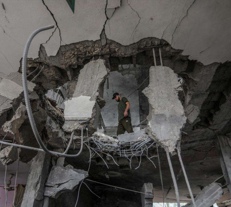 Israel intensifica la presión sobre Hamás y la población civil en Gaza y se superan los 8.000 muertos en la Franja