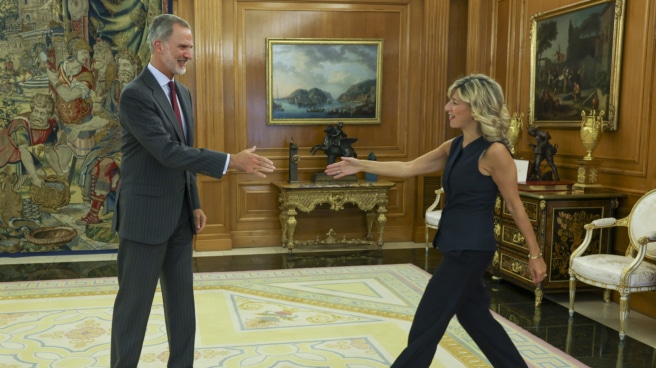 Díaz traslada al rey que Sumar está "aún lejos" de pactar un Gobierno con Sánchez Yolanda Díaz se reúne con el Rey en La Zarzuela.