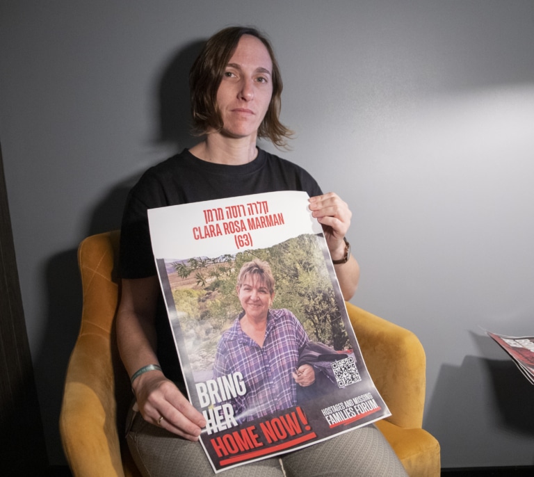 Los familiares de los secuestrados por Hamás, en Madrid: "Me da miedo que las bombas de Israel los maten sin querer"