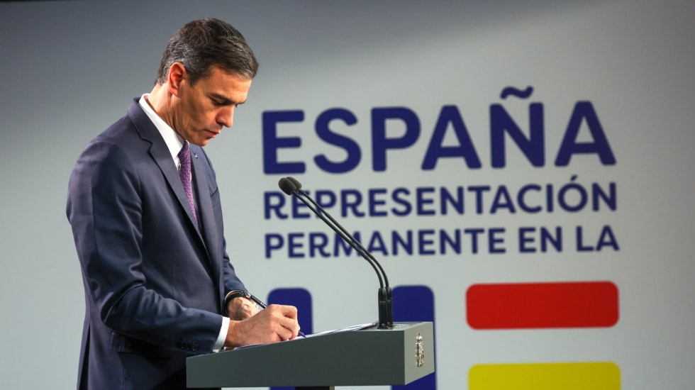 Brussels (Belgium), 27/10/2023.- Spain's acting Prime Minister Pedro Sanchez gives a press conference at the end of the second day of the European Council meeting in Brussels, Belgium, 27 October 2023. In a two-day summit on 26-27 October, EU leaders addressed the situation in the Middle-East and Ukraine, as well as the EU's long-term budget, migration, and external relations. (Bélgica, España, Ucrania, Bruselas) EFE/EPA/OLIVIER HOSLET