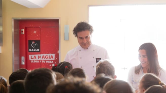 Grupo Gallo abre las puertas de su fábrica para celebrar "la magia de la pasta infantil" Visita escuela El Carpio