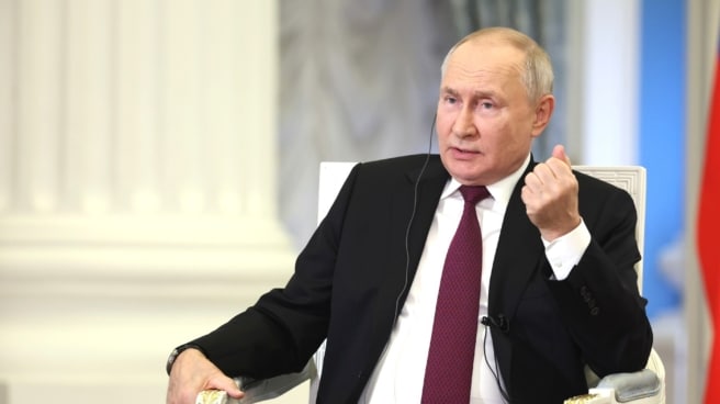 Hamás "valora altamente" la postura de Putin en el conflicto palestino-israelí tras negociaciones en Moscú El presidente ruso Vladimir Putin habla durante una entrevista con China Media Corporation.
