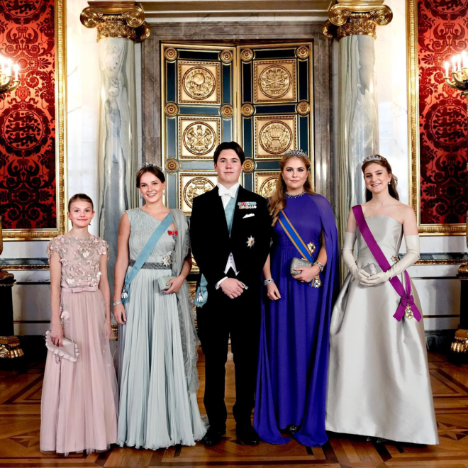 De izquierda a derecha, Estelle de Suecia, Ingrid de Noruega, Christian de Dinamarca, Amalia de Holanda y Elisabeth de Bélgica