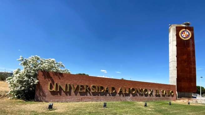 Las universidades Pontificia de Salamanca, Alfonso X el Sabio y Ramón Llull, entre los centros privados con más historia en España Imagen del campus en Villanueva de la Cañada de la Universidad Alfonso X El Sabio