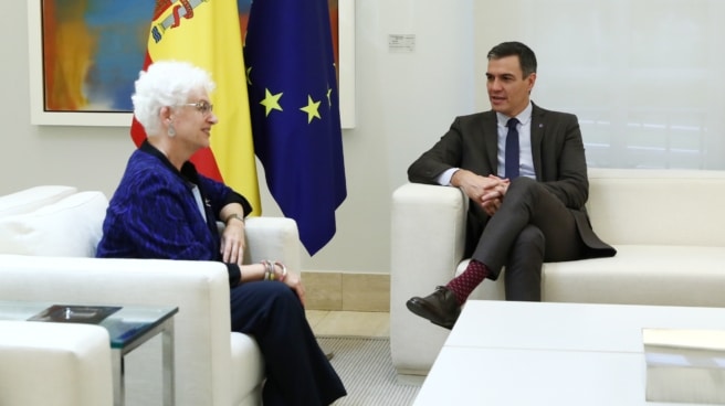 El presidente del Gobierno en funciones, Pedro Sánchez, durante su reunión con la embajadora de Israel en España y Andorra, Rodica Radian-Gordon